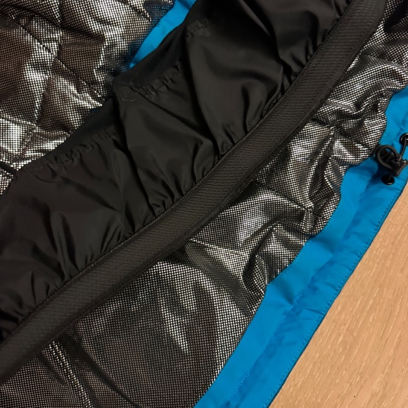 A Gorgeous Ski Jacket by Columbia M WITH mini-heat - Picture 3 of 6